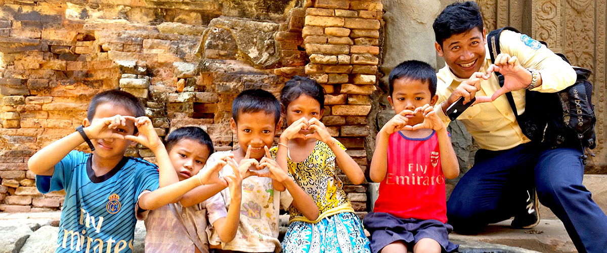 Smile of Cambodian Local Tourist Guide